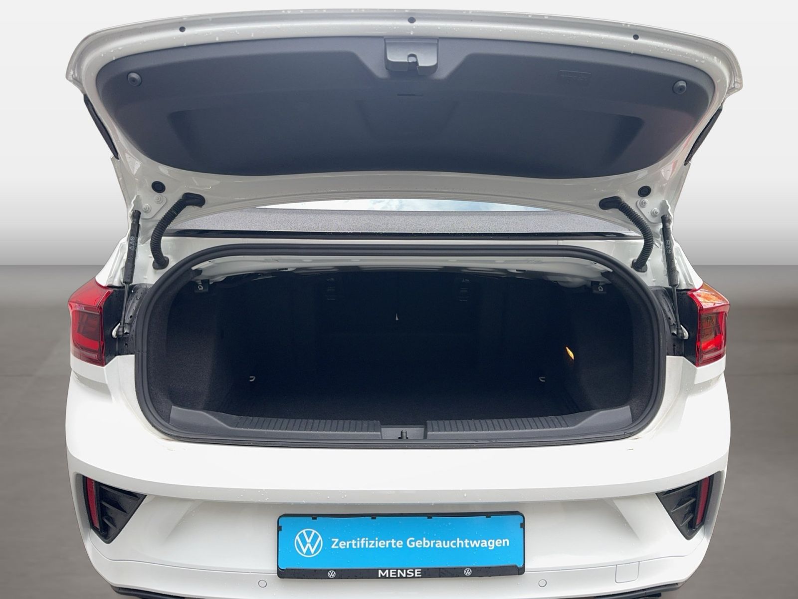 Fahrzeugabbildung Volkswagen T-Roc Cabriolet 1.5 TSI DSG R-line IQ.Light|ACC