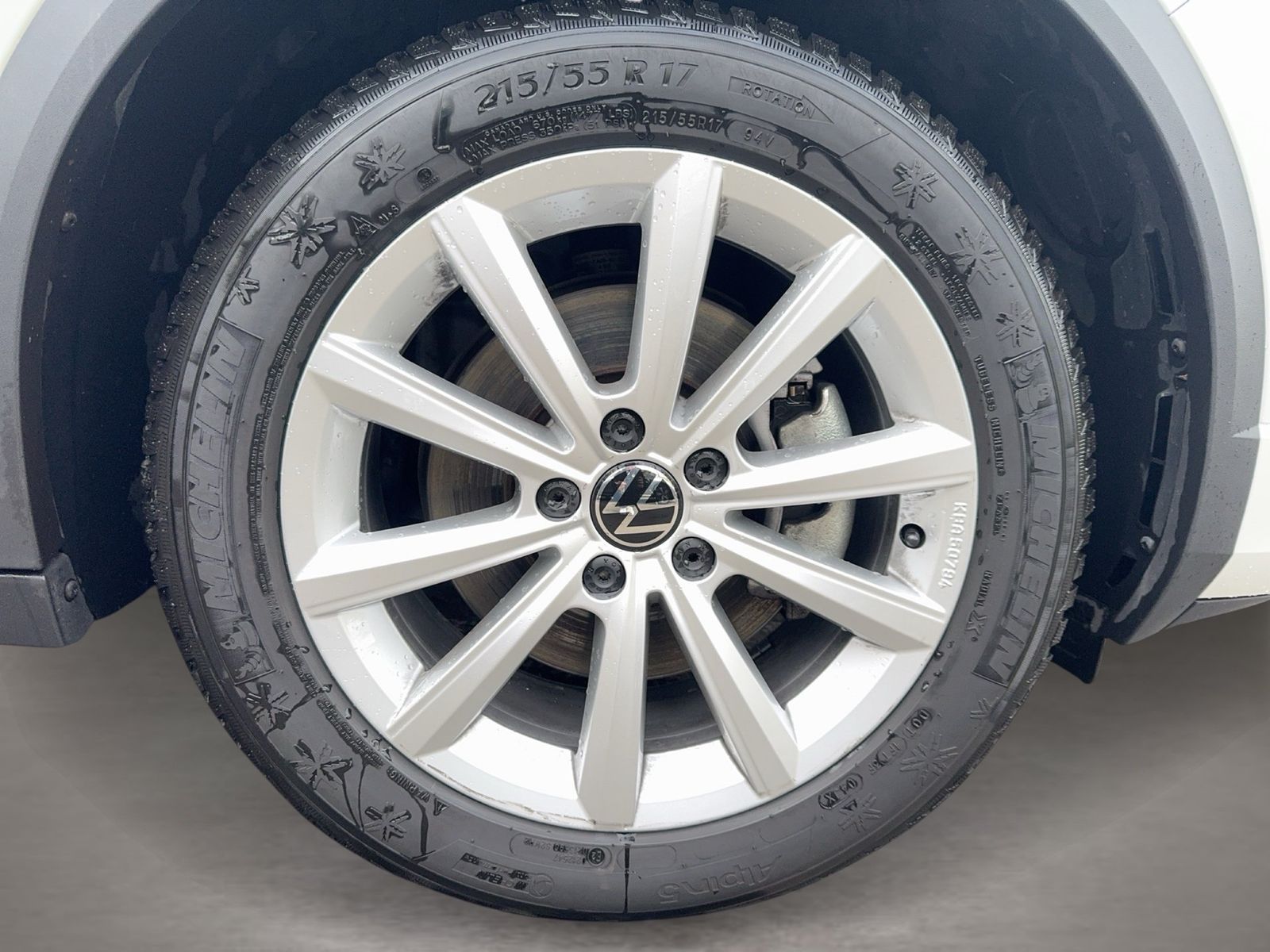 Fahrzeugabbildung Volkswagen T-Roc Cabriolet 1.5 TSI DSG R-line IQ.Light|ACC