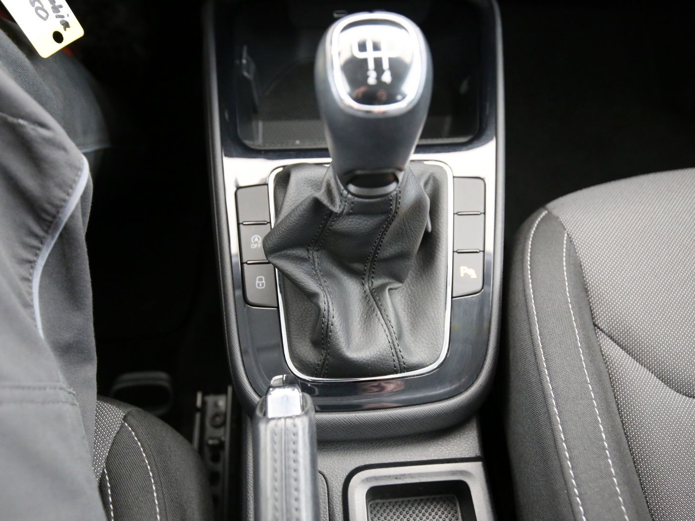 Fahrzeugabbildung SKODA Fabia 1.0 TSI Ambition LED|Navi|KlimaA|LaneAss