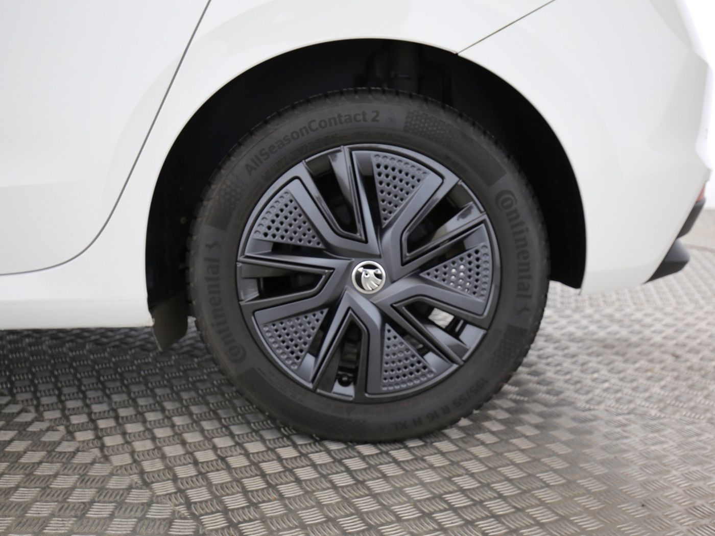 Fahrzeugabbildung SKODA Fabia 1.0 TSI Ambition LED|Navi|KlimaA|LaneAss