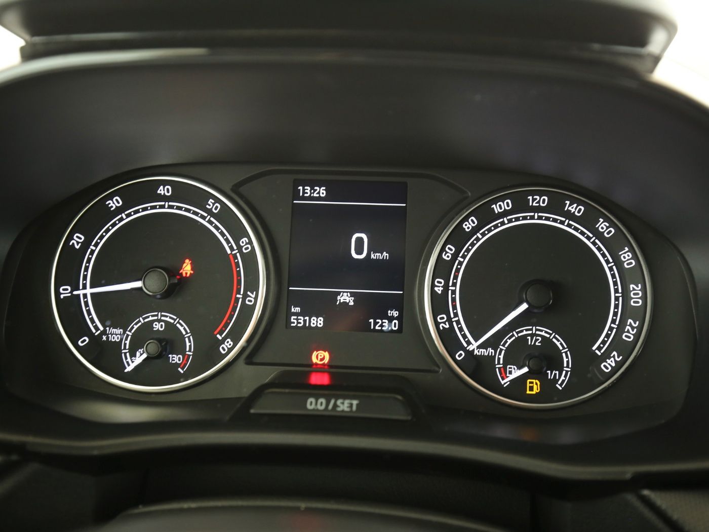 Fahrzeugabbildung SKODA Fabia 1.0 MPI Active LED|LaneAss|PDC|SHZG