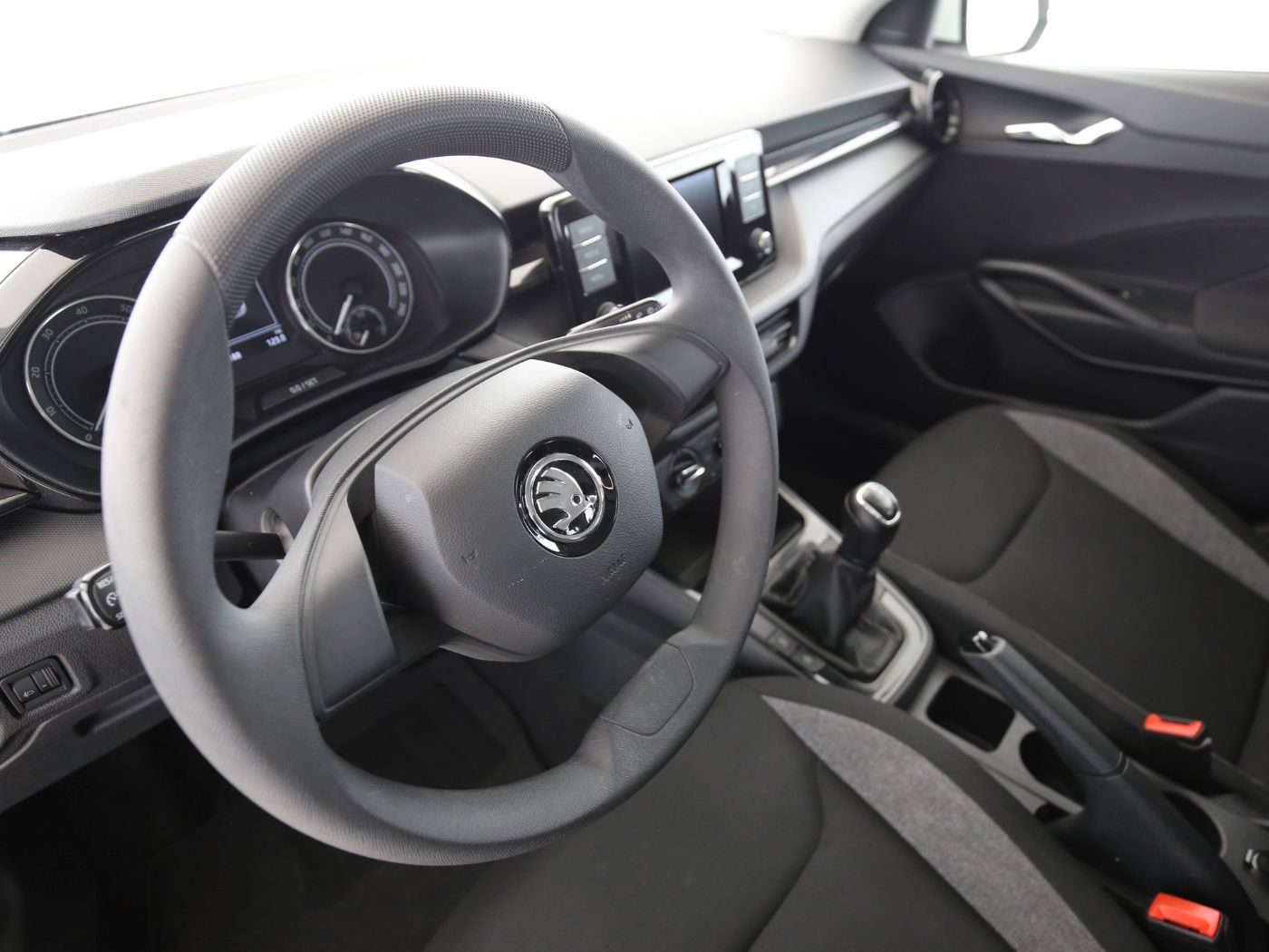 Fahrzeugabbildung SKODA Fabia 1.0 MPI Active LED|LaneAss|PDC|SHZG