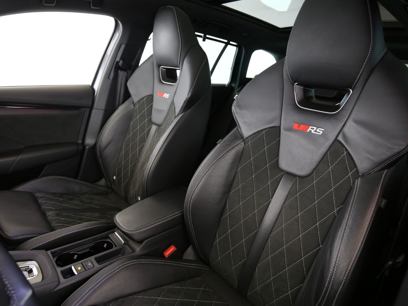 Fahrzeug autohaus mense Fahrzeugabbildung SKODA Octavia Combi 2.0 TSI RS Plus AHK|HUD|Pano|SD|LM