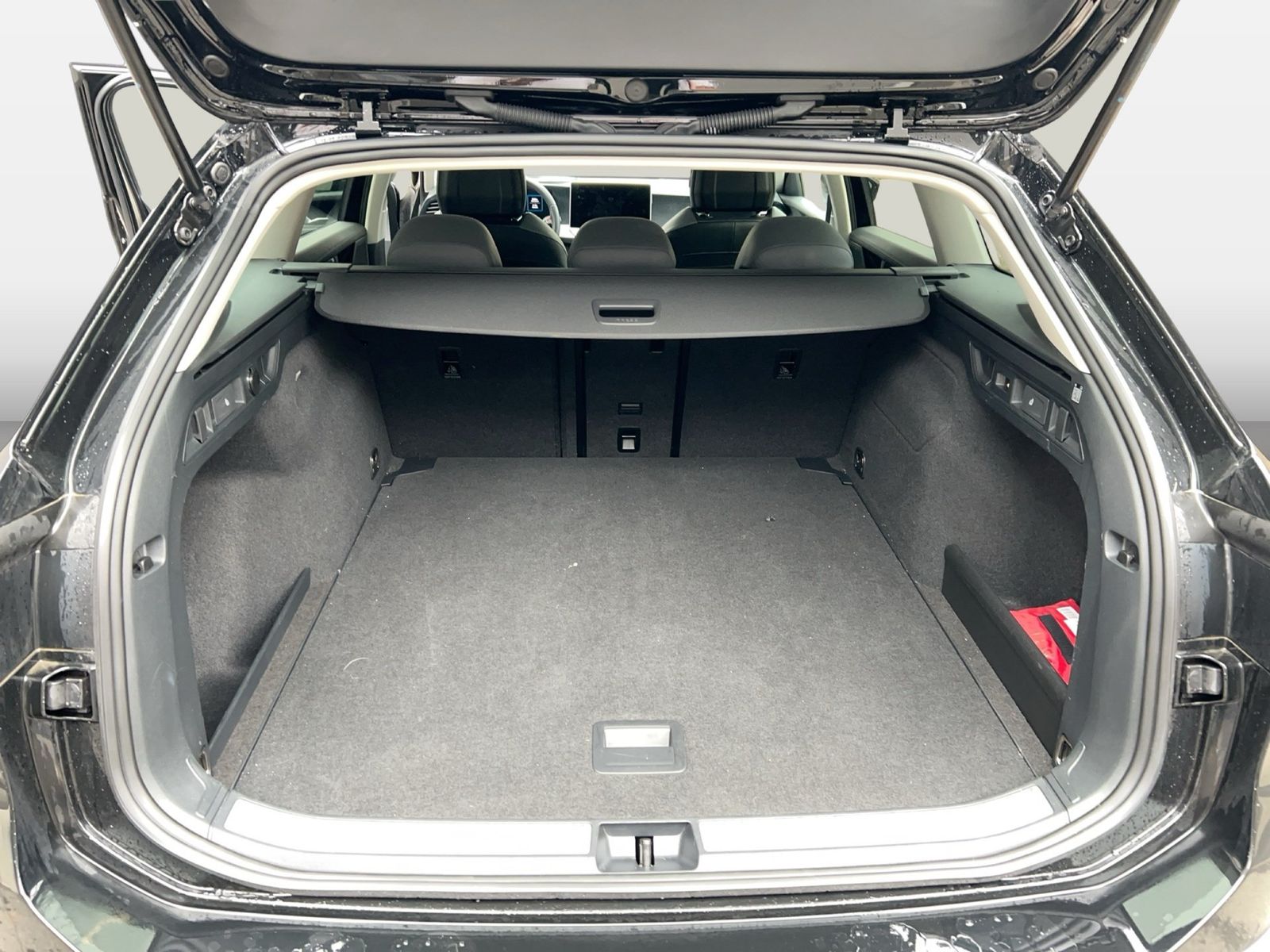 Fahrzeugabbildung Volkswagen Passat Variant 1.5 eTSI DSG Business |AHK|FLA