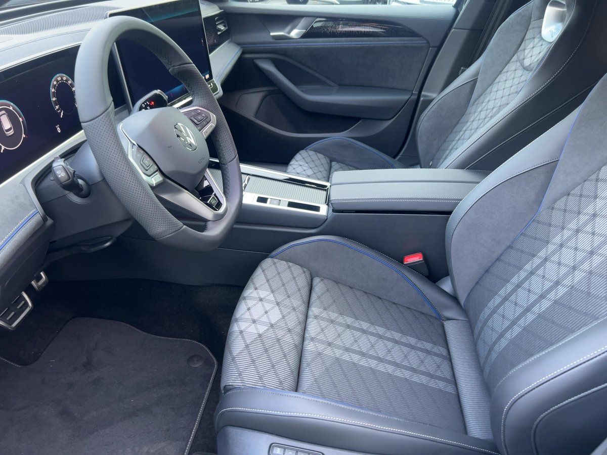 Fahrzeugabbildung Volkswagen Passat TDI DSG R-Line AHK Nav HUD 360 eKlappe DC