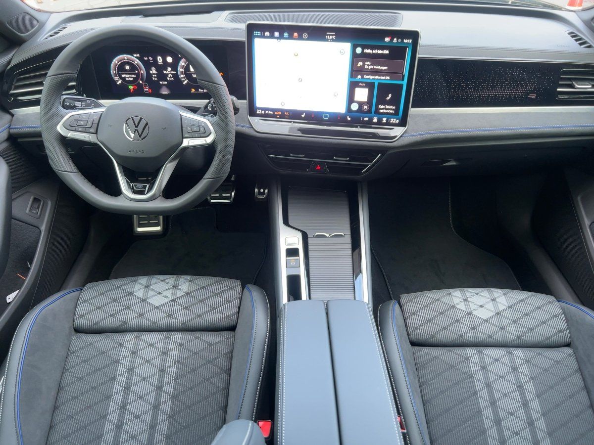 Fahrzeugabbildung Volkswagen Passat TDI DSG R-Line AHK Nav HUD 360 eKlappe DC