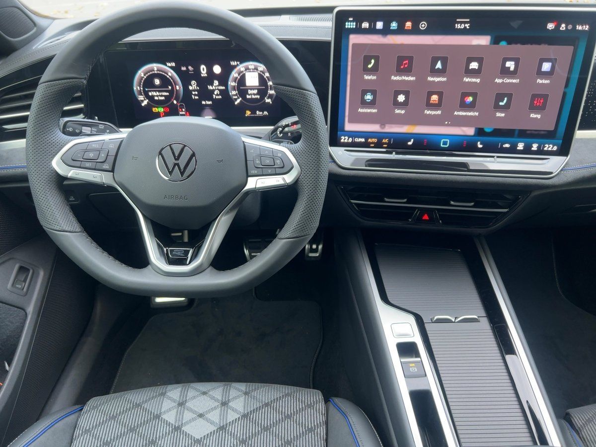 Fahrzeugabbildung Volkswagen Passat TDI DSG R-Line AHK Nav HUD 360 eKlappe DC