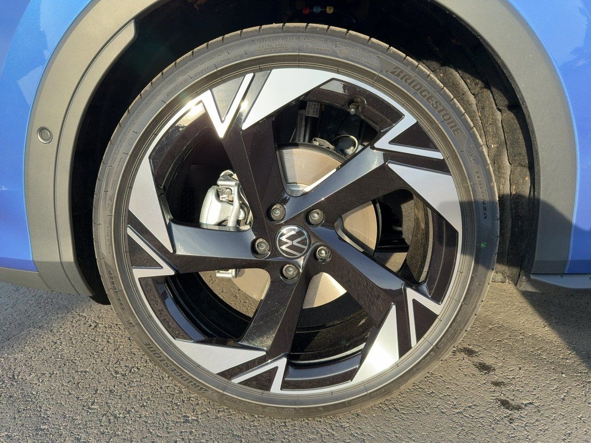 Fahrzeugabbildung Volkswagen T-Roc 1.5 eTSI DSG R-Line BlackStyle Nav HUD 360