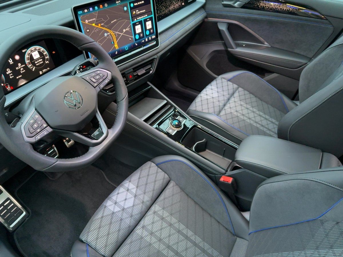 Fahrzeug autohaus mense Fahrzeugabbildung Volkswagen Tayron TDI 4M R-Line AHK Pano BlackStyle 7-Sitze