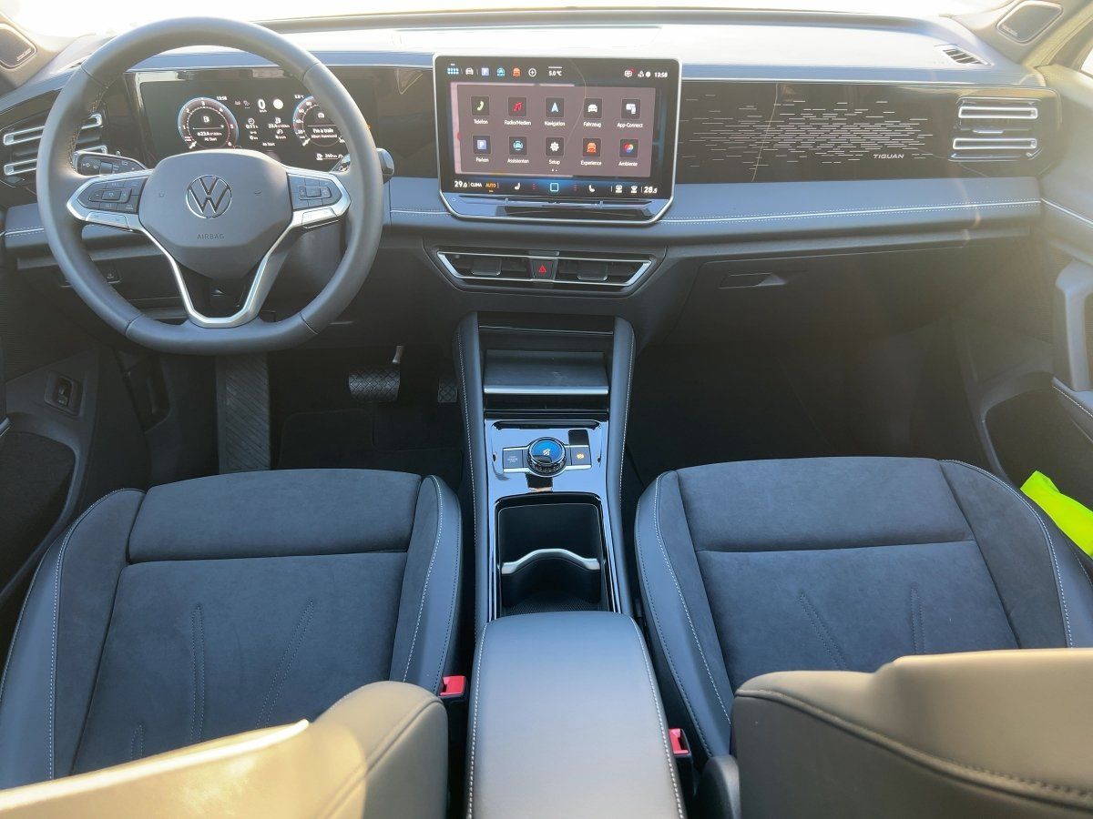 Fahrzeugabbildung Volkswagen Tiguan TDI Elegance AHK HarmanKardon IQ.Light Na
