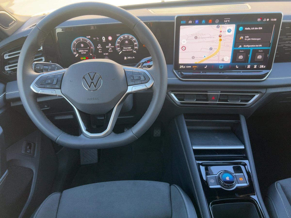 Fahrzeugabbildung Volkswagen Tiguan TDI Elegance AHK HarmanKardon IQ.Light Na