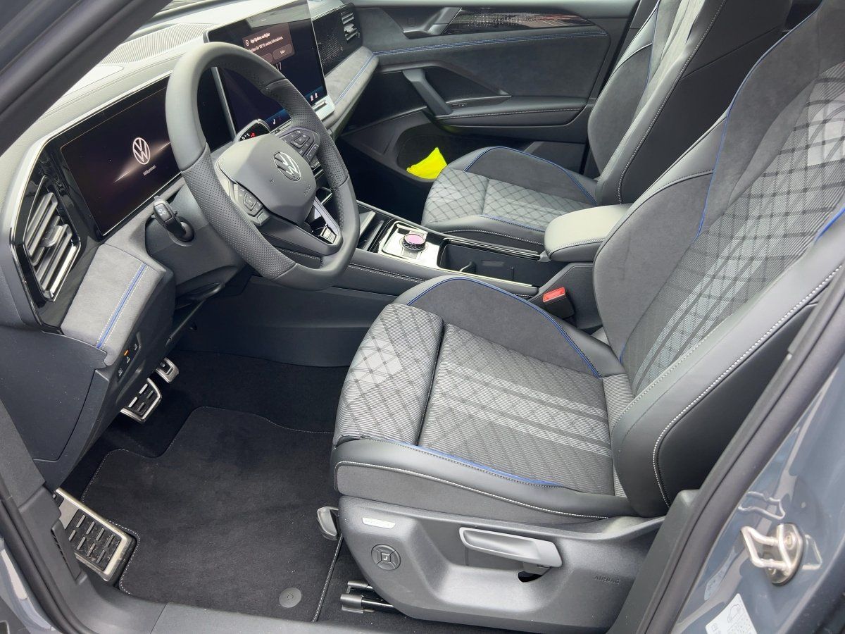 Fahrzeugabbildung Volkswagen Tiguan TDI R-Line AHK BlackStyle Navi HUD Keyles