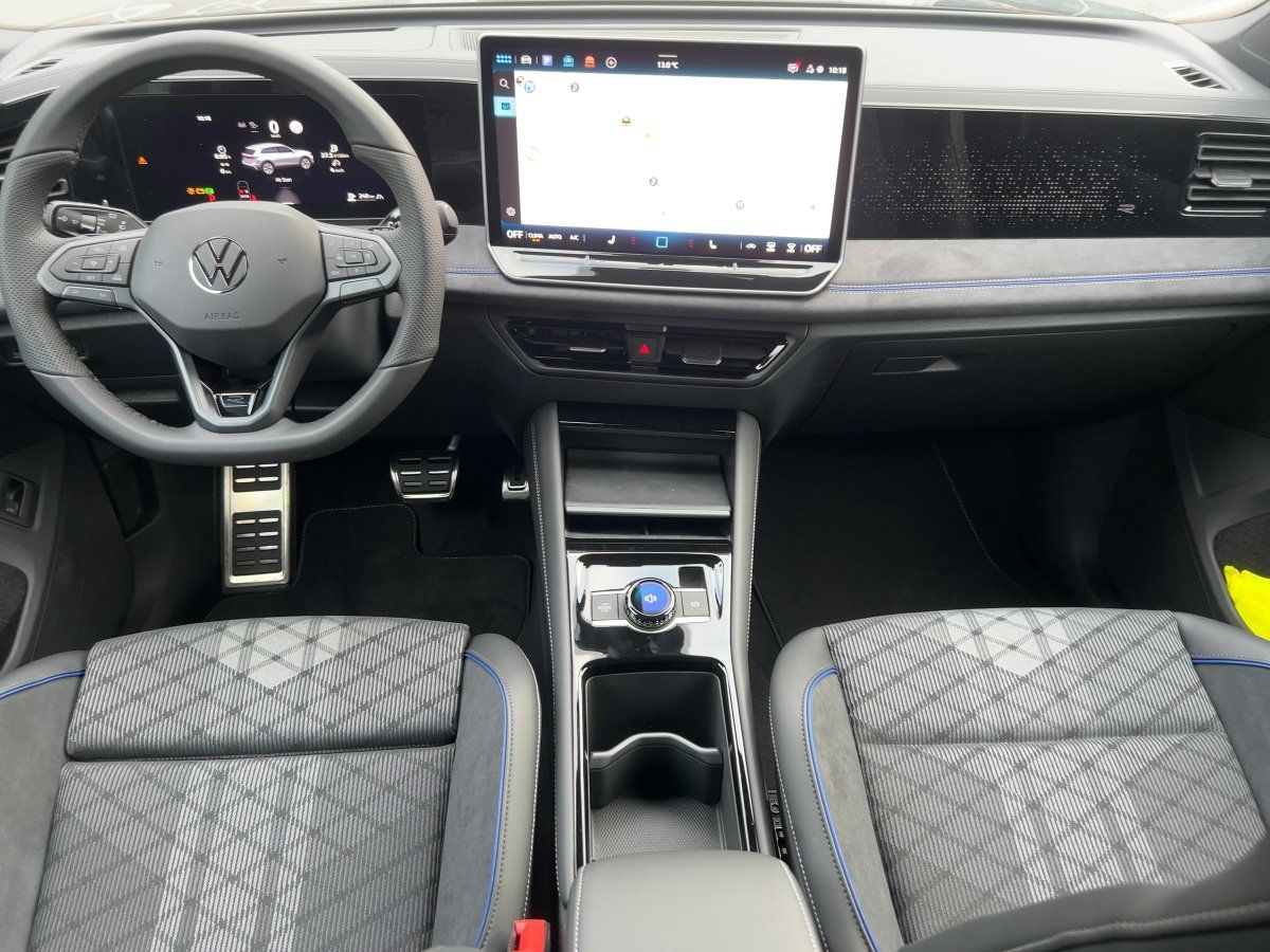 Fahrzeugabbildung Volkswagen Tiguan TDI R-Line AHK BlackStyle Navi HUD Keyles