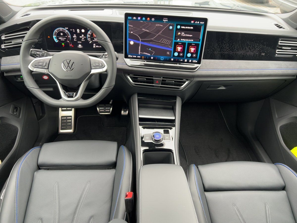 Fahrzeugabbildung Volkswagen Tiguan TDI R-Line Leder Navi HUD 360° Winterräde
