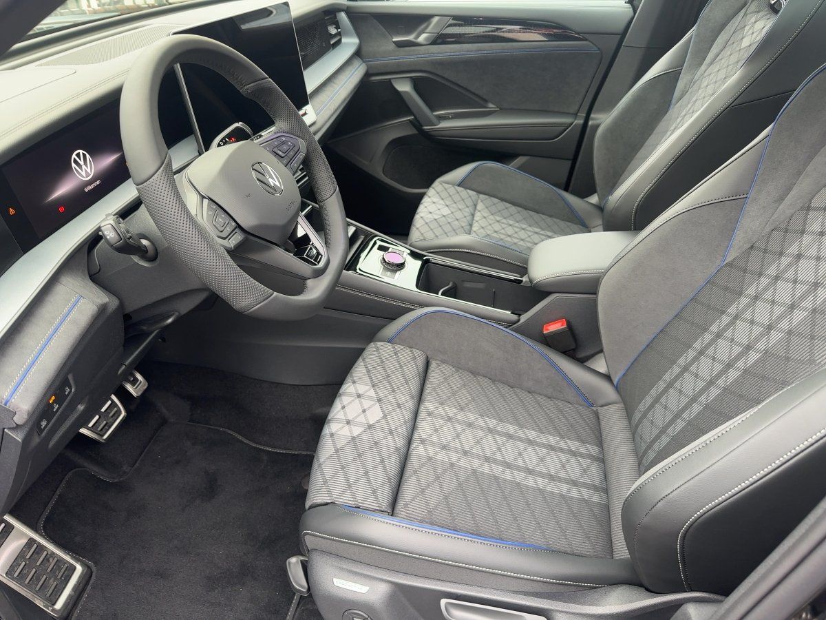 Fahrzeugabbildung Volkswagen Tayron TDI R-Line AHK BlackStyle Standhzg Pano N