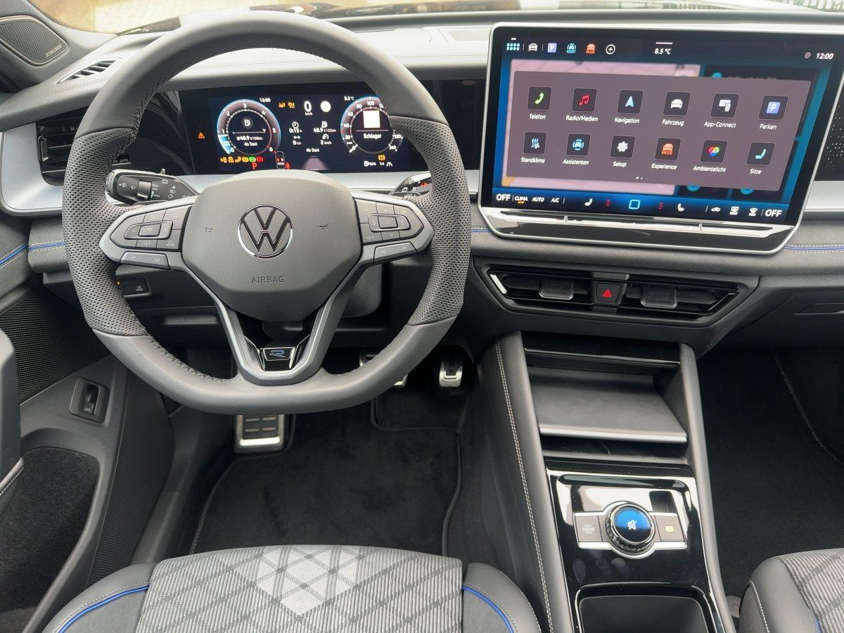 Fahrzeugabbildung Volkswagen Tayron TDI R-Line AHK BlackStyle Standhzg Pano N