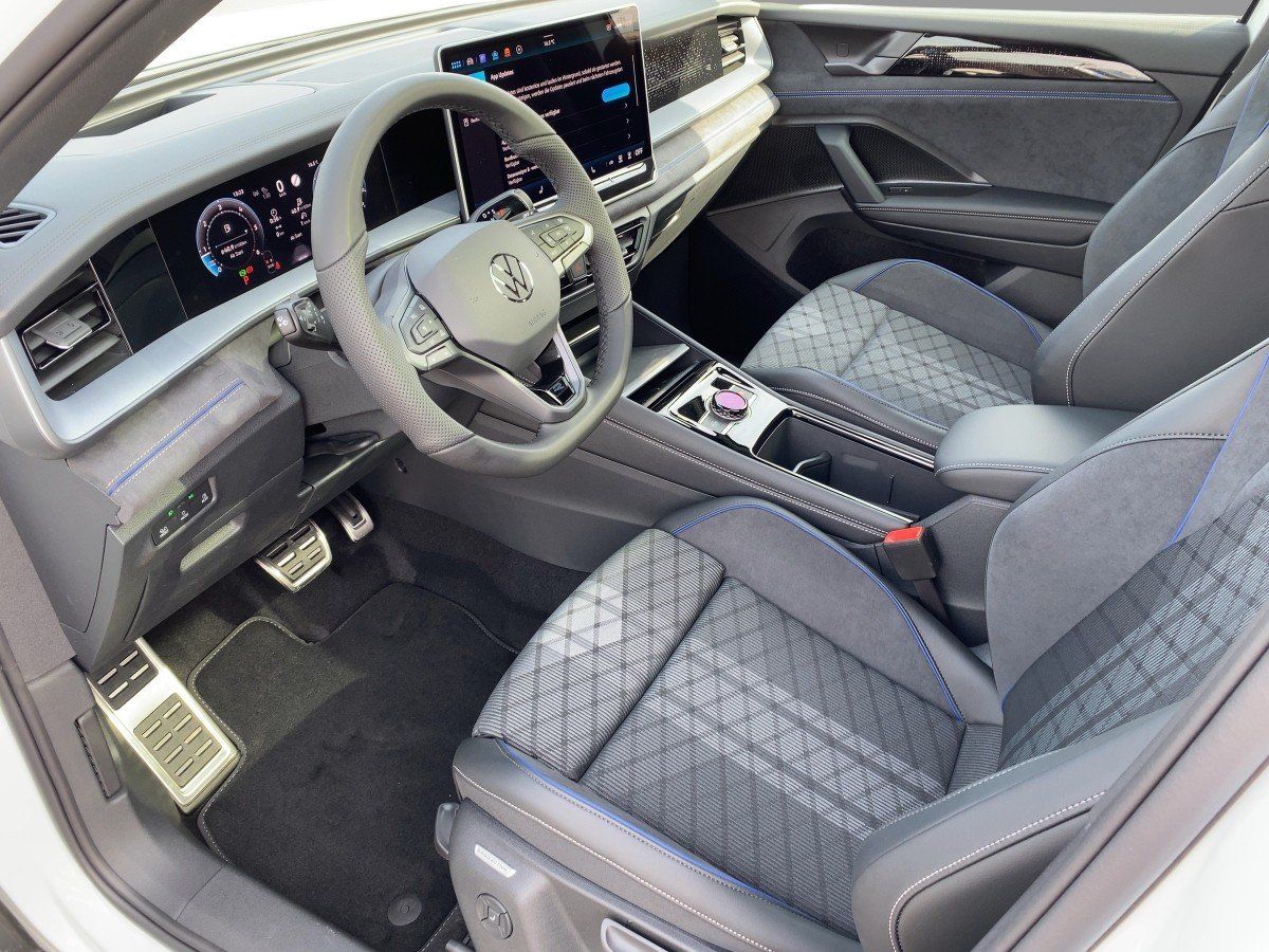 Fahrzeugabbildung Volkswagen Tayron TDI 4M R-Line AHK Pano BlackStyle Navi HU