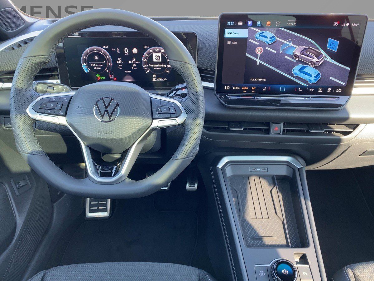 Fahrzeugabbildung Volkswagen T-Roc 1.5 eTSI R-Line Pano Navi eKlappe 360° ASG