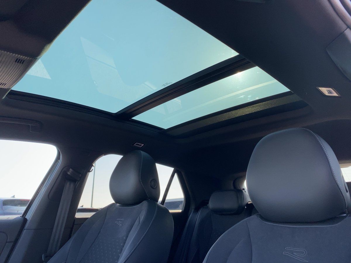 Fahrzeugabbildung Volkswagen T-Roc 1.5 eTSI R-Line Pano Navi eKlappe 360° ASG