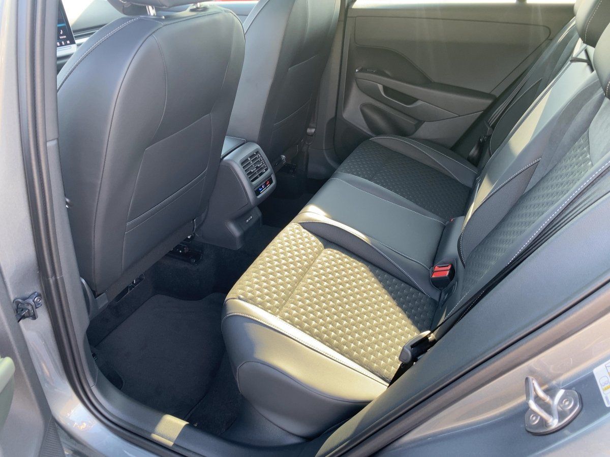 Fahrzeug autohaus mense Fahrzeugabbildung Volkswagen T-Roc 1.5 eTSI R-Line Pano Navi HUD 360° IQ.Ligh
