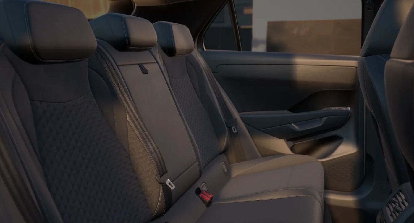 Fahrzeugabbildung Volkswagen T-Roc 1.5 eTSI R-Line Pano Navi HUD 360° IQ.Ligh