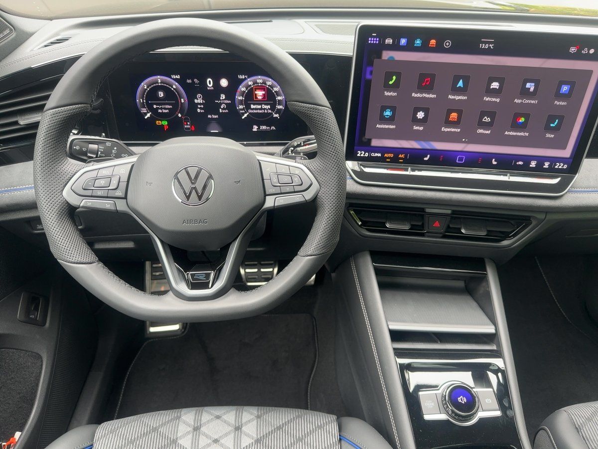 Fahrzeugabbildung Volkswagen Tiguan TDI 4M R-Line AHK Pano BlackStyle Navi HU