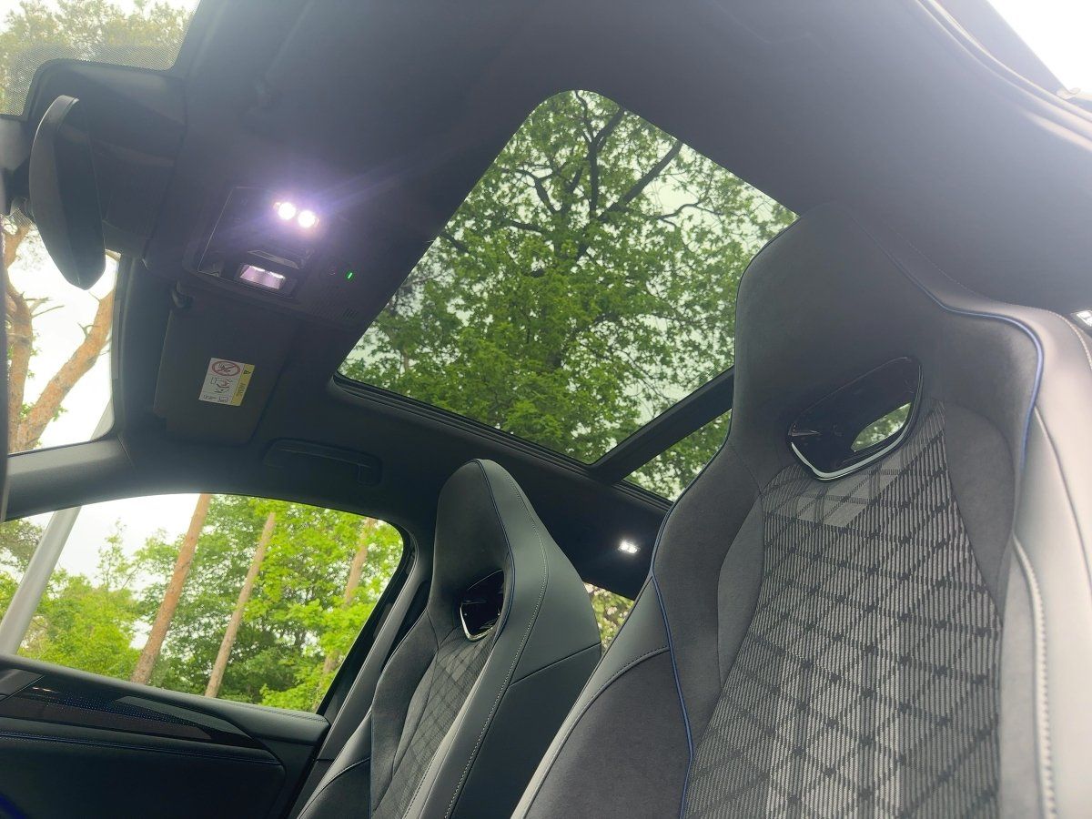 Fahrzeugabbildung Volkswagen Tiguan TDI 4M R-Line AHK Pano BlackStyle Navi HU