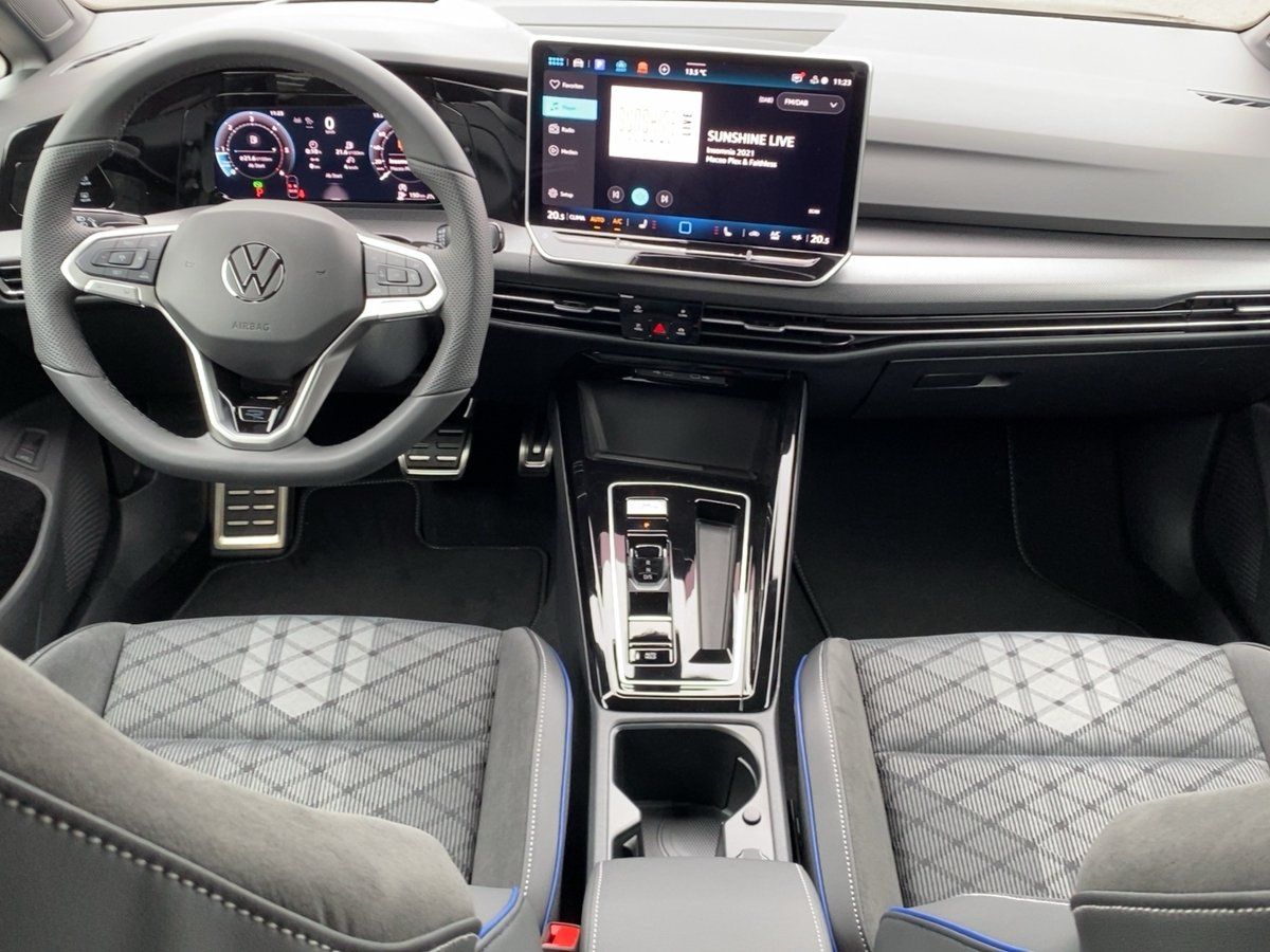 Fahrzeugabbildung Volkswagen Golf Variant TDI DSG R-Line AHK Black Style NavI