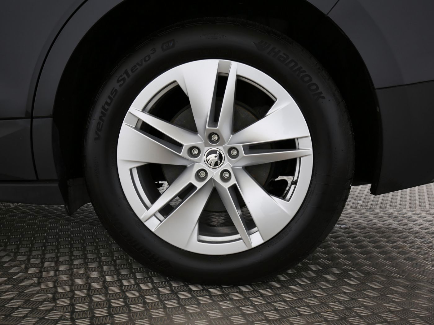 Fahrzeugabbildung SKODA Enyaq 60 Loft AHK|LED|Navi|VirtualCP|Akustikglas