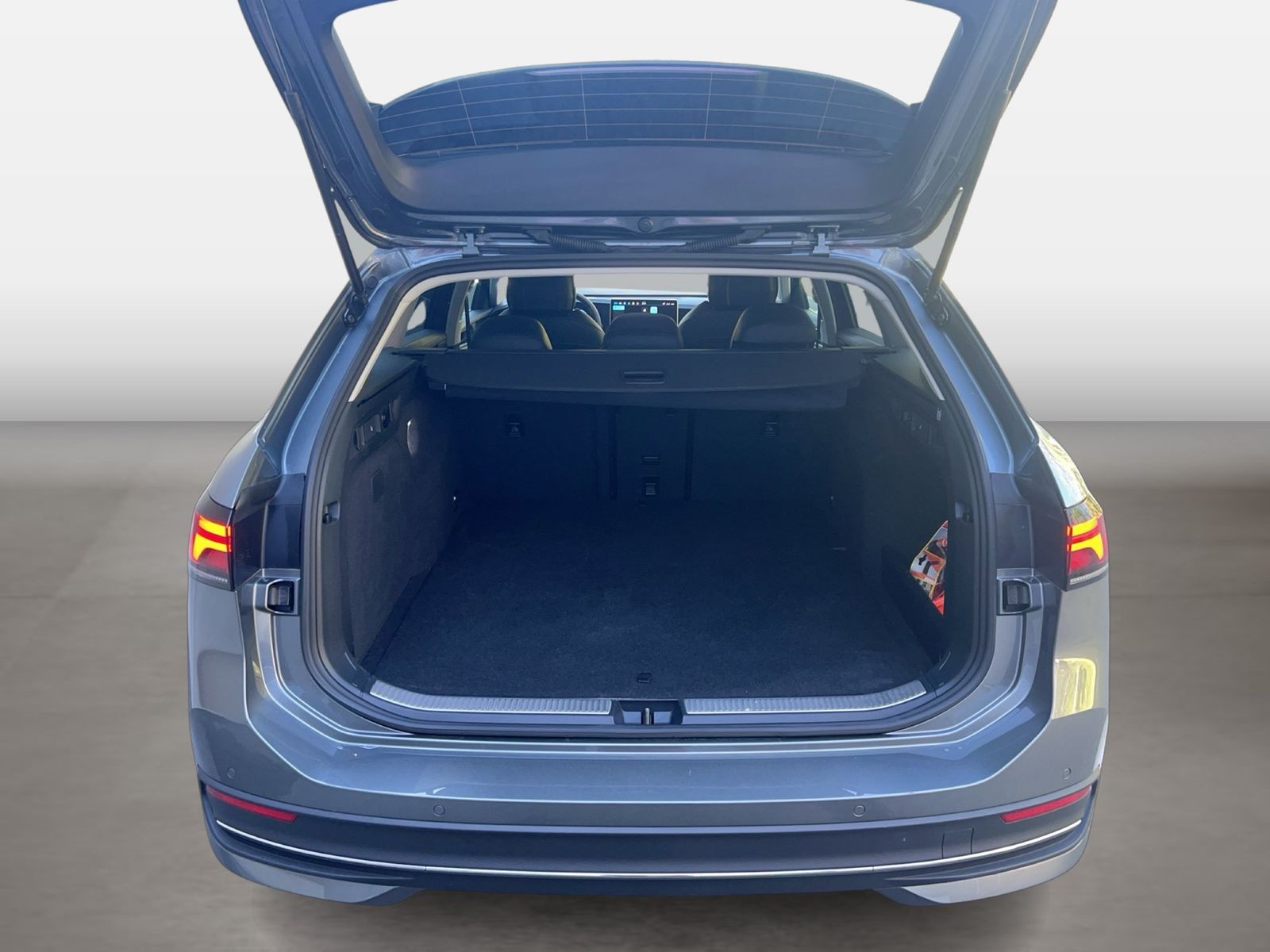 Fahrzeugabbildung Volkswagen Passat Variant 1.5 TSI eHybrid DSG Business CarP