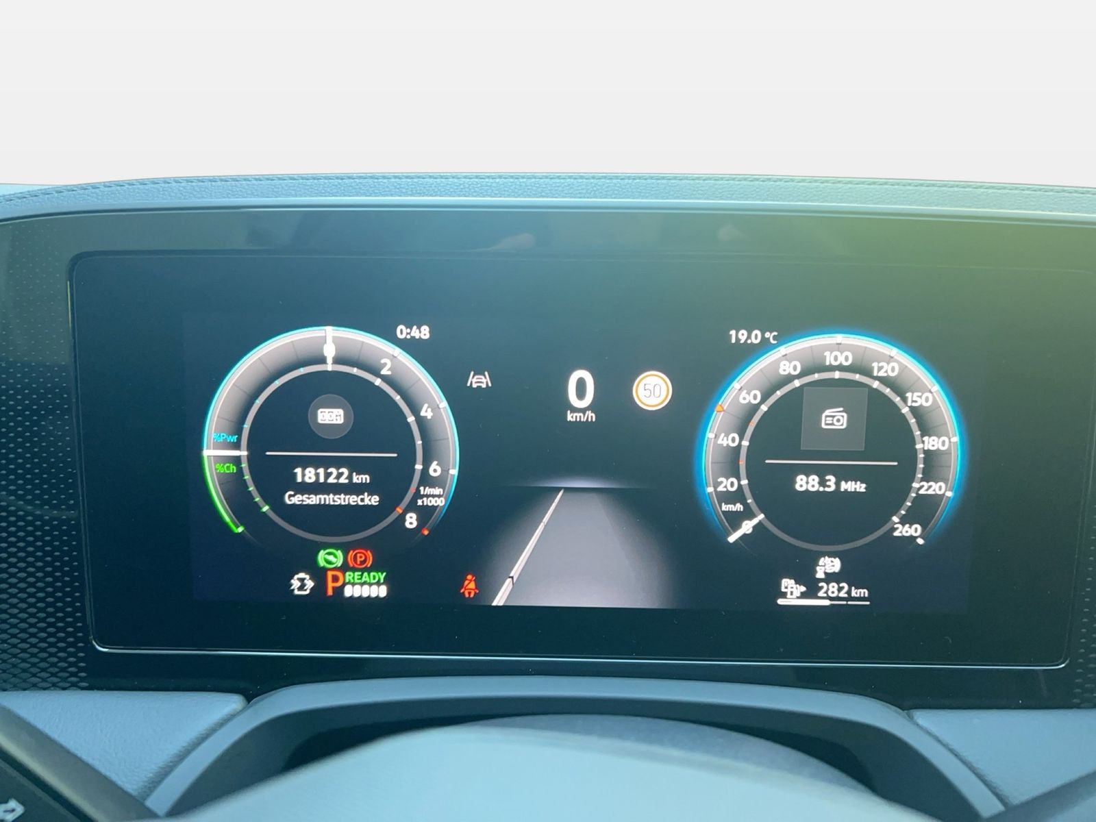 Fahrzeugabbildung Volkswagen Passat Variant 1.5 TSI eHybrid DSG Business CarP