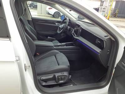 Fahrzeugabbildung Volkswagen Passat Variant 1.5 TSI eHybrid CarPlay|AHK|HUD