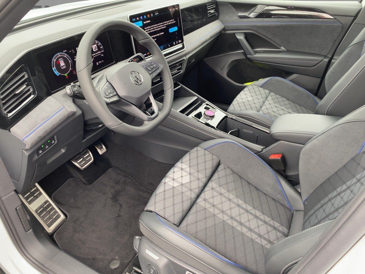 Fahrzeug autohaus mense Fahrzeugabbildung Volkswagen Tiguan TDI R-Line AHK Nav BlackStyle Pano eKlapp