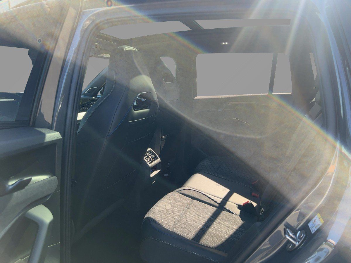 Fahrzeugabbildung Volkswagen Tiguan TDI 4M R-Line AHK Navi BlackStyle Pano HU