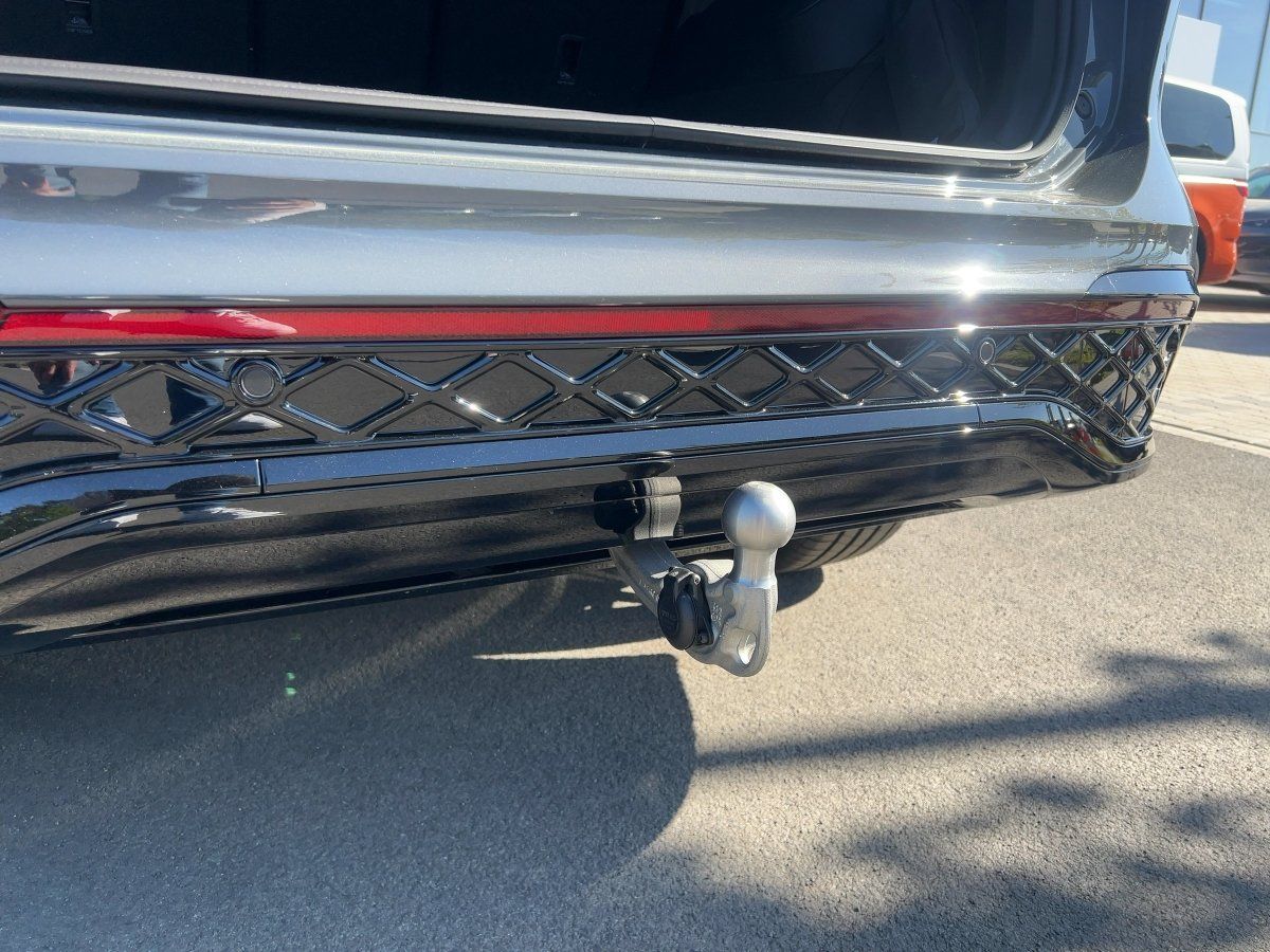 Fahrzeugabbildung Volkswagen Tiguan TDI 4M R-Line AHK Navi BlackStyle Pano HU