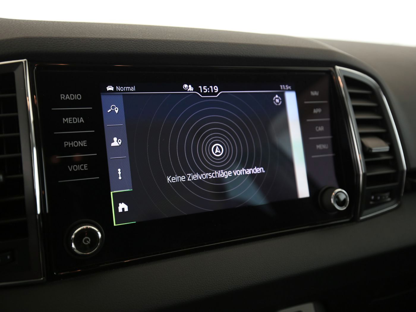 Fahrzeug autohaus mense Fahrzeugabbildung SKODA Karoq 2.0 TDI Style AHK|4xSHZG|ACC|LED|Navi|PDC