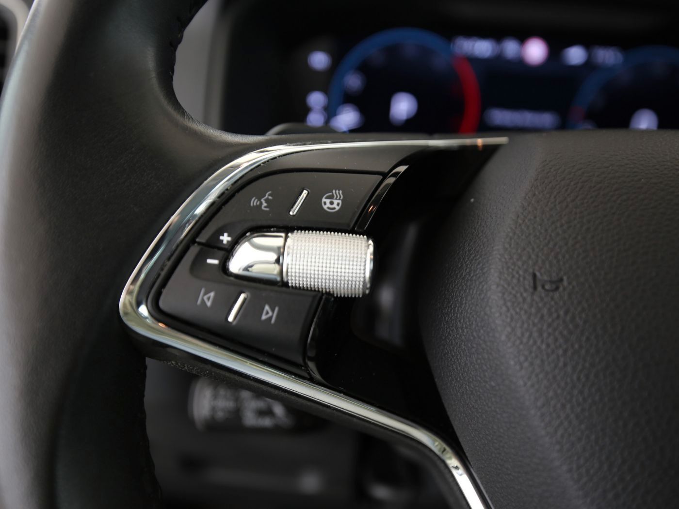 Fahrzeug autohaus mense Fahrzeugabbildung SKODA Karoq 2.0 TDI Style AHK|4xSHZG|ACC|LED|Navi|PDC