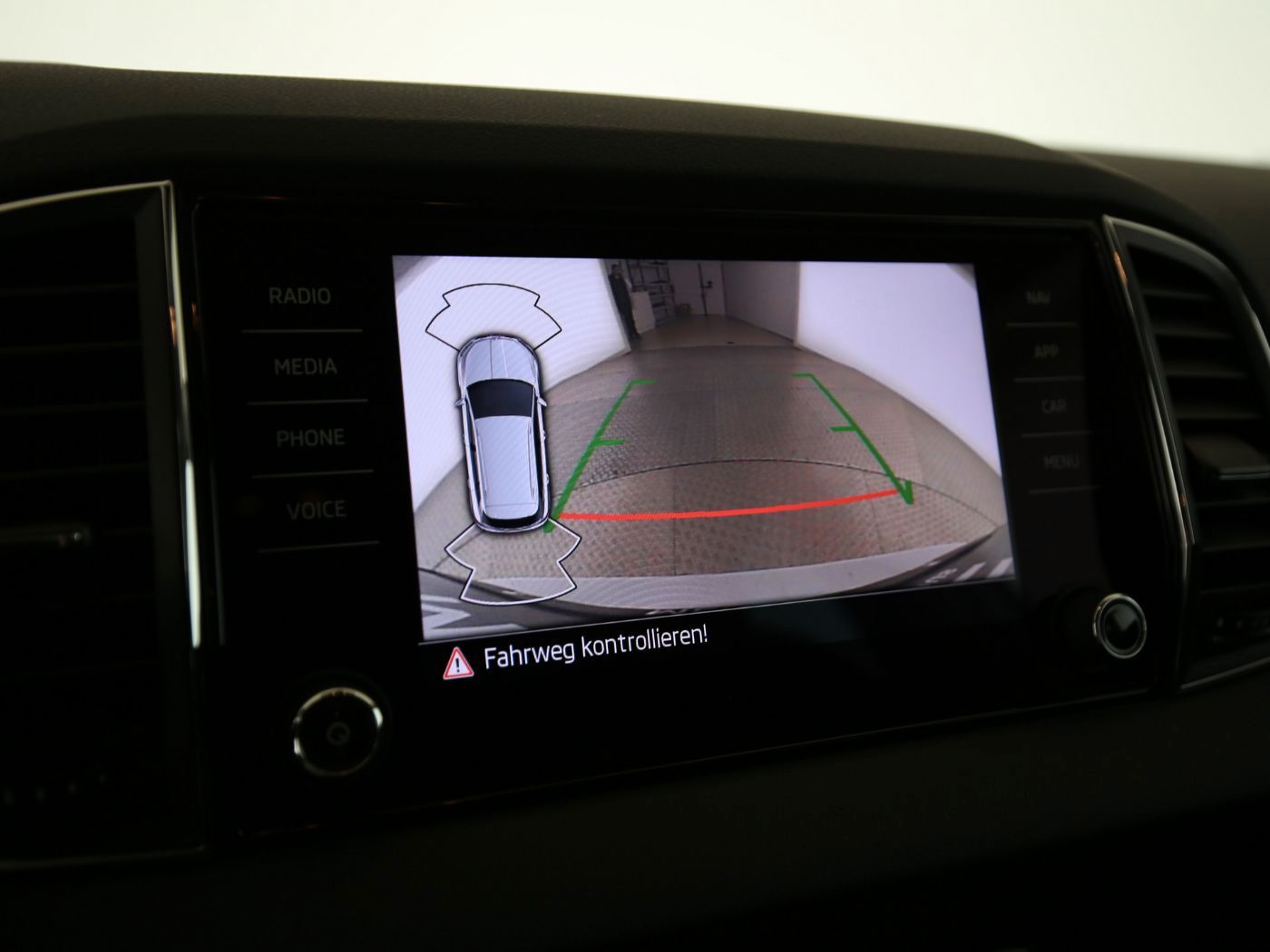 Fahrzeug autohaus mense Fahrzeugabbildung SKODA Karoq 2.0 TDI Style AHK|4xSHZG|ACC|LED|Navi|PDC