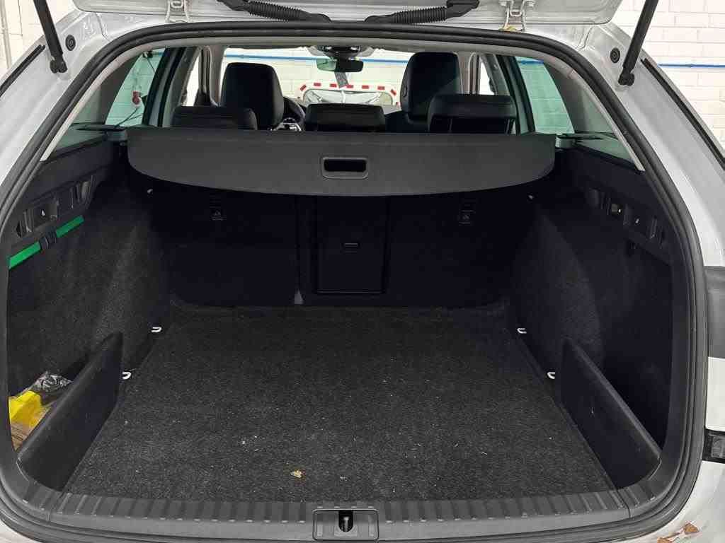 Fahrzeugabbildung SKODA Octavia Combi 2.0 TDI Style AHK|HUD|ACC|LED|Navi