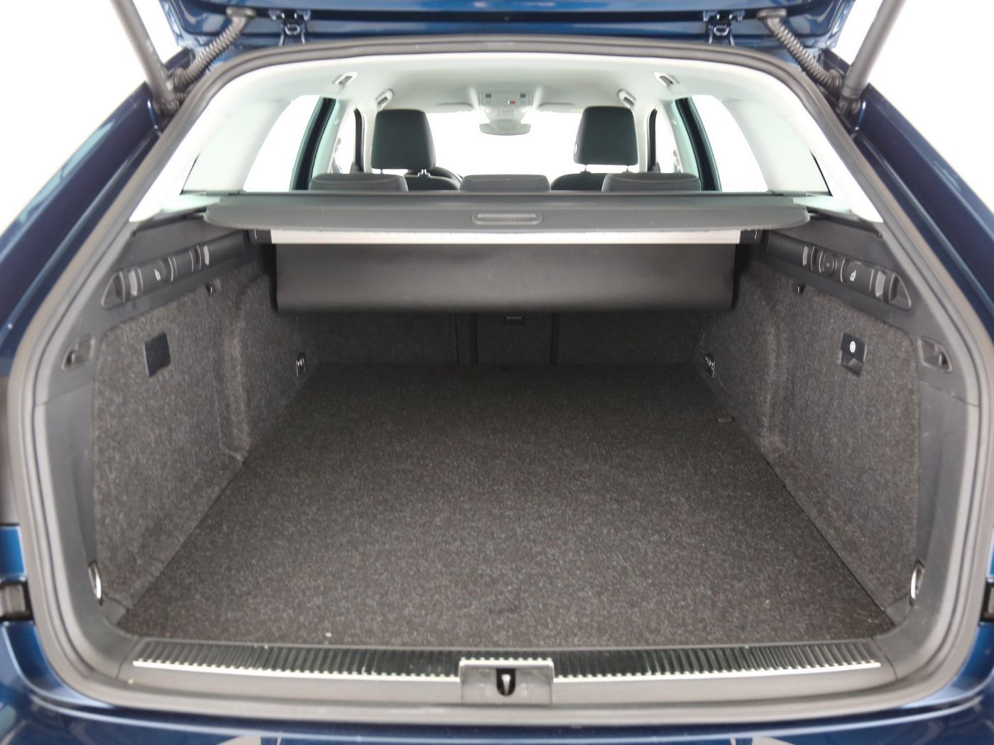 Fahrzeugabbildung SKODA Superb Combi 1.4 TSI Style iV Standhzg|ACC|LED