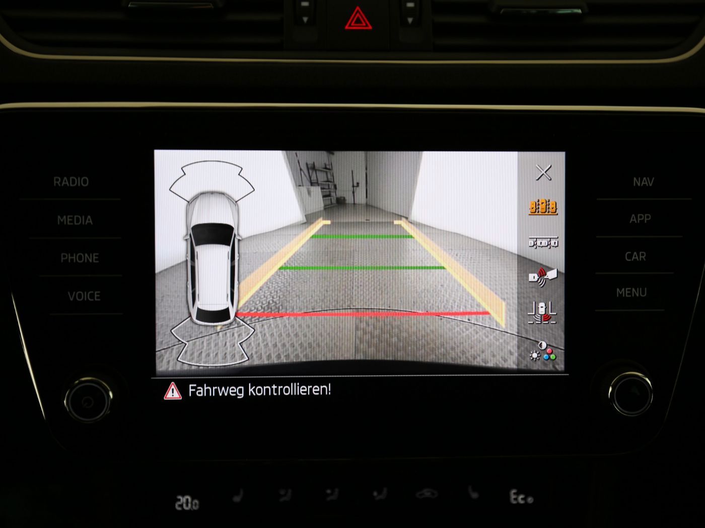 Fahrzeugabbildung SKODA Superb Combi 1.4 TSI Style iV Standhzg|ACC|LED