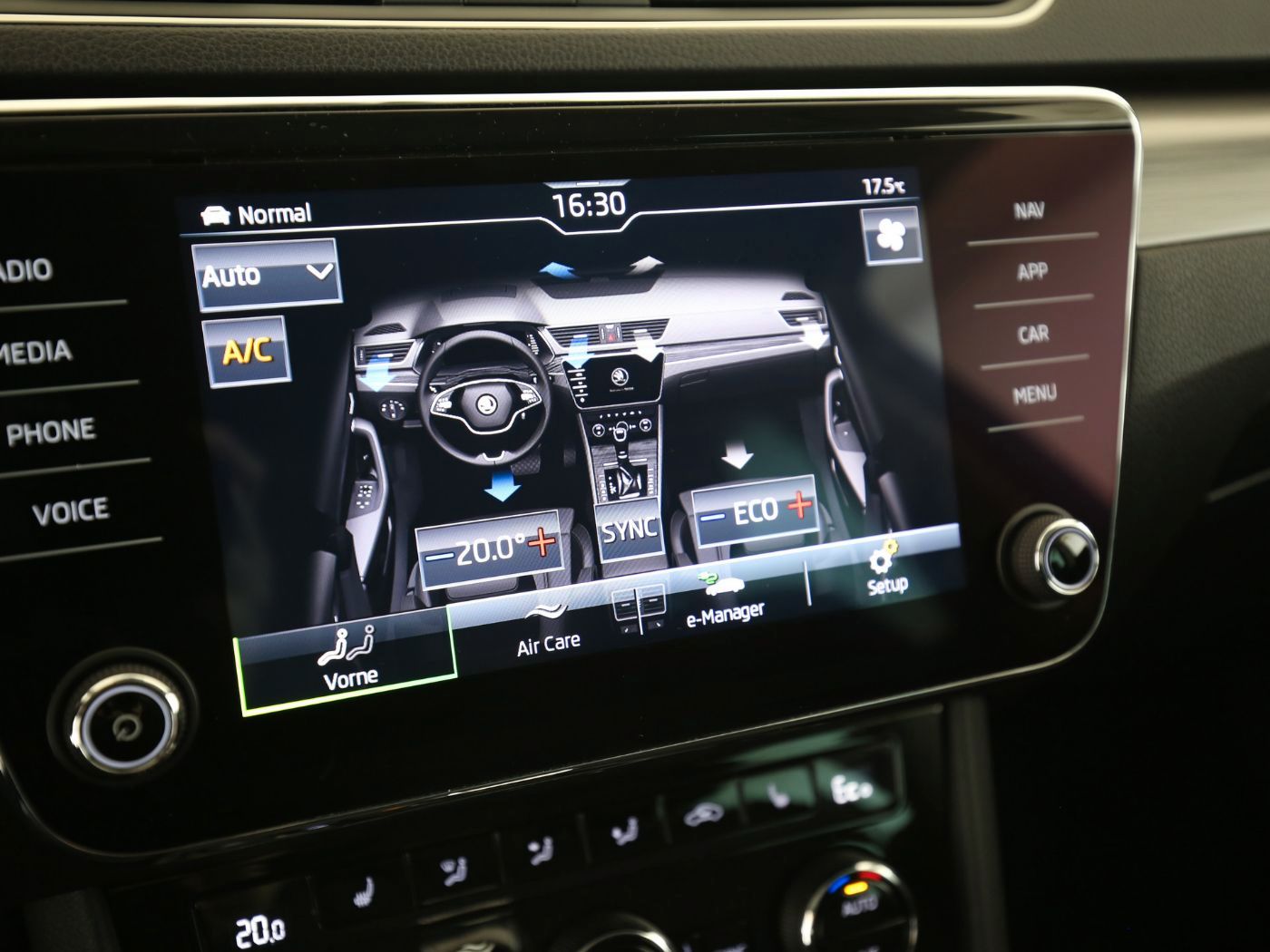 Fahrzeugabbildung SKODA Superb Combi 1.4 TSI Style iV Standhzg|ACC|LED