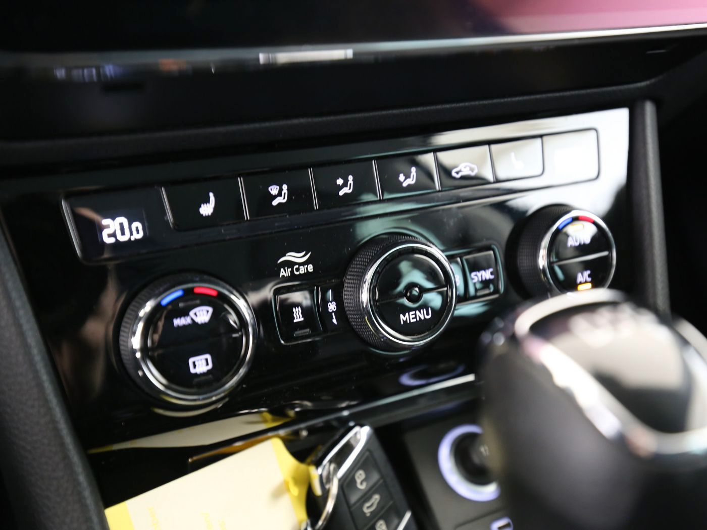 Fahrzeugabbildung SKODA Superb Combi 1.4 TSI Style iV Standhzg|ACC|LED