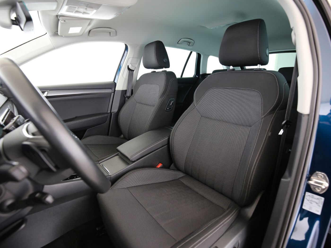 Fahrzeugabbildung SKODA Superb Combi 1.4 TSI Style iV Standhzg|ACC|LED