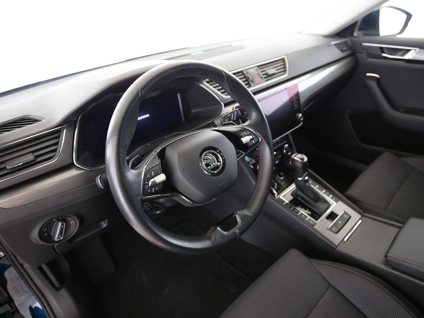 Fahrzeugabbildung SKODA Superb Combi 1.4 TSI Style iV Standhzg|ACC|LED