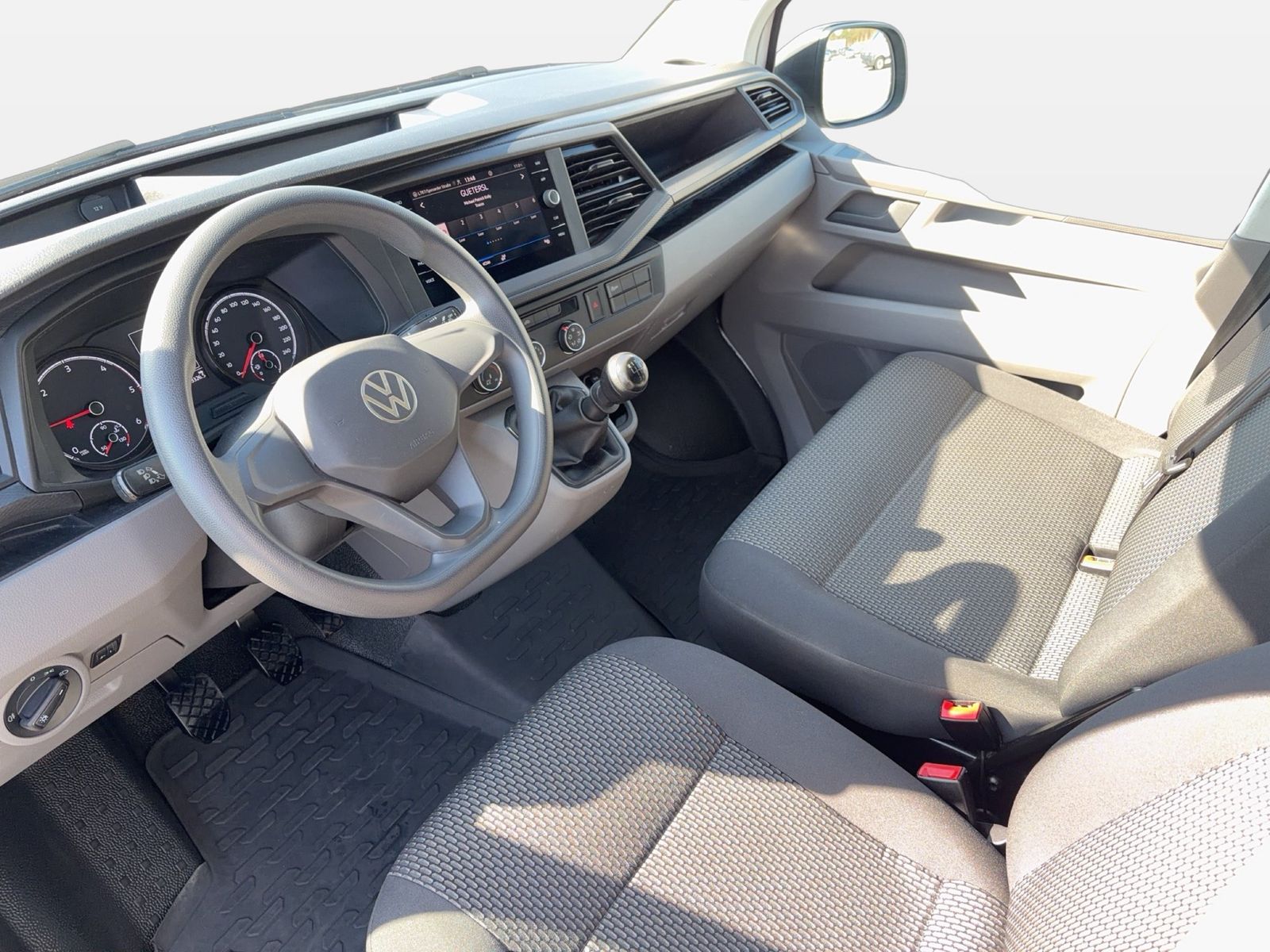 Fahrzeugabbildung Volkswagen T6.1 Transporter 2.0 TDI Kasten CarPlay|AHK