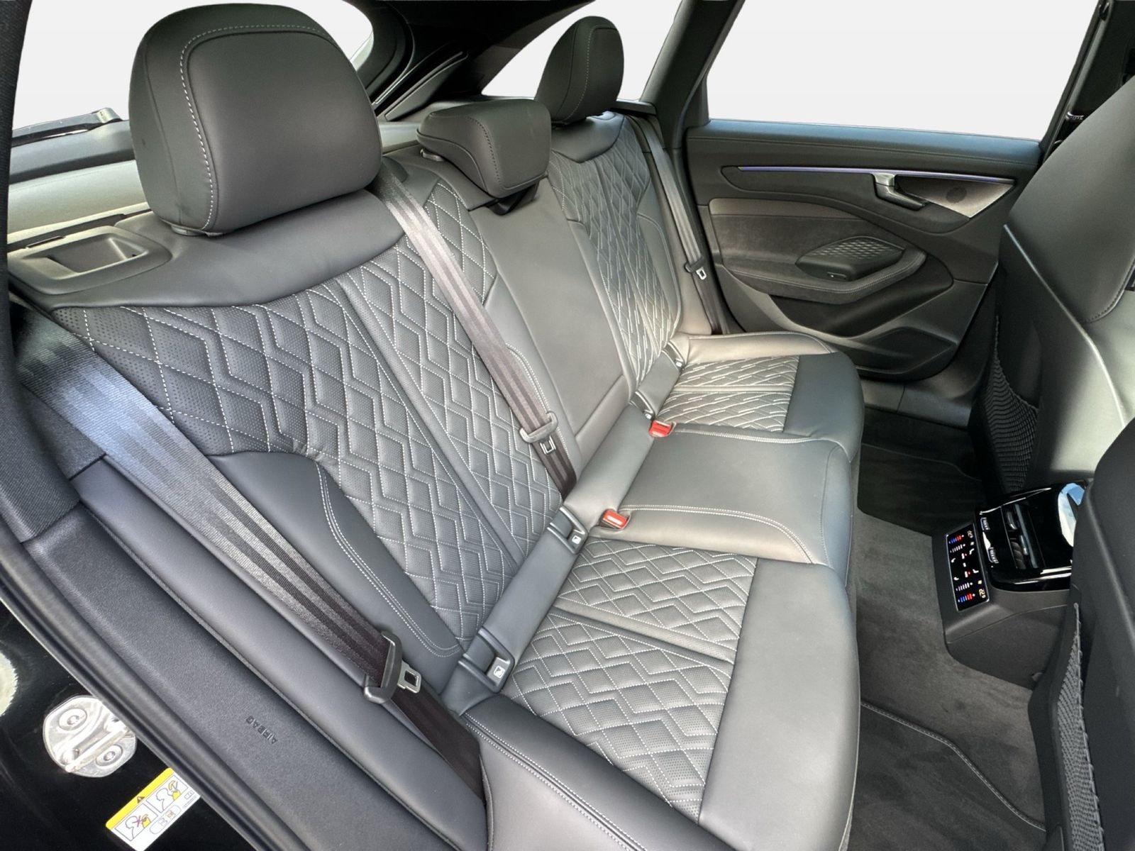 Fahrzeugabbildung Audi A6 Avant 270kW TFSI quattro Matrix|TechPro|AHK