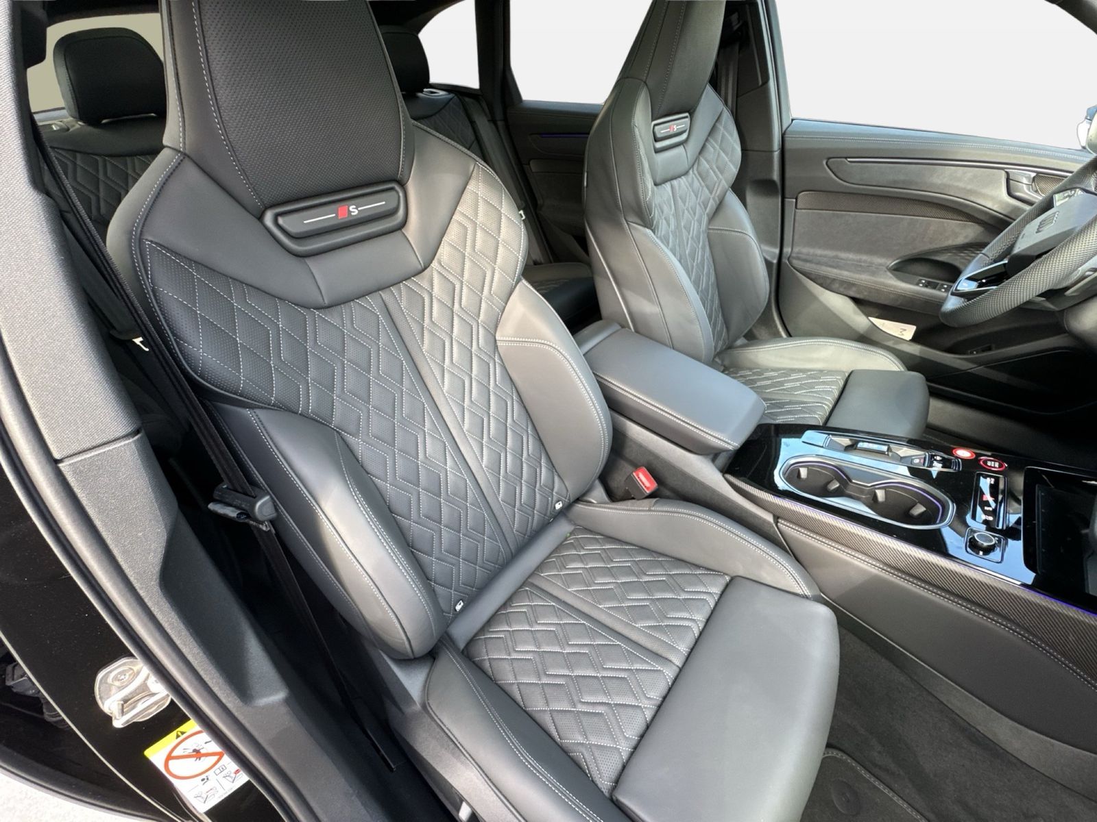 Fahrzeugabbildung Audi A6 Avant 270kW TFSI quattro Matrix|TechPro|AHK