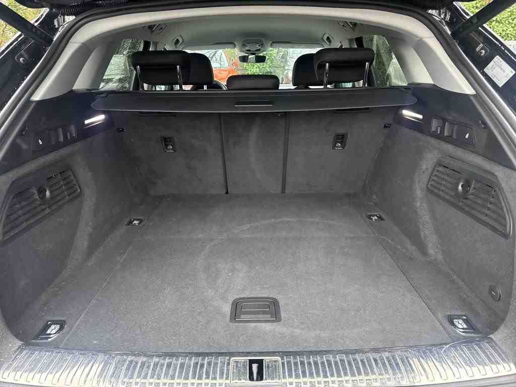 Fahrzeug autohaus mense Fahrzeugabbildung Audi e-tron 55 quattro Basis CarPlay|Luft|Standhzg|LM