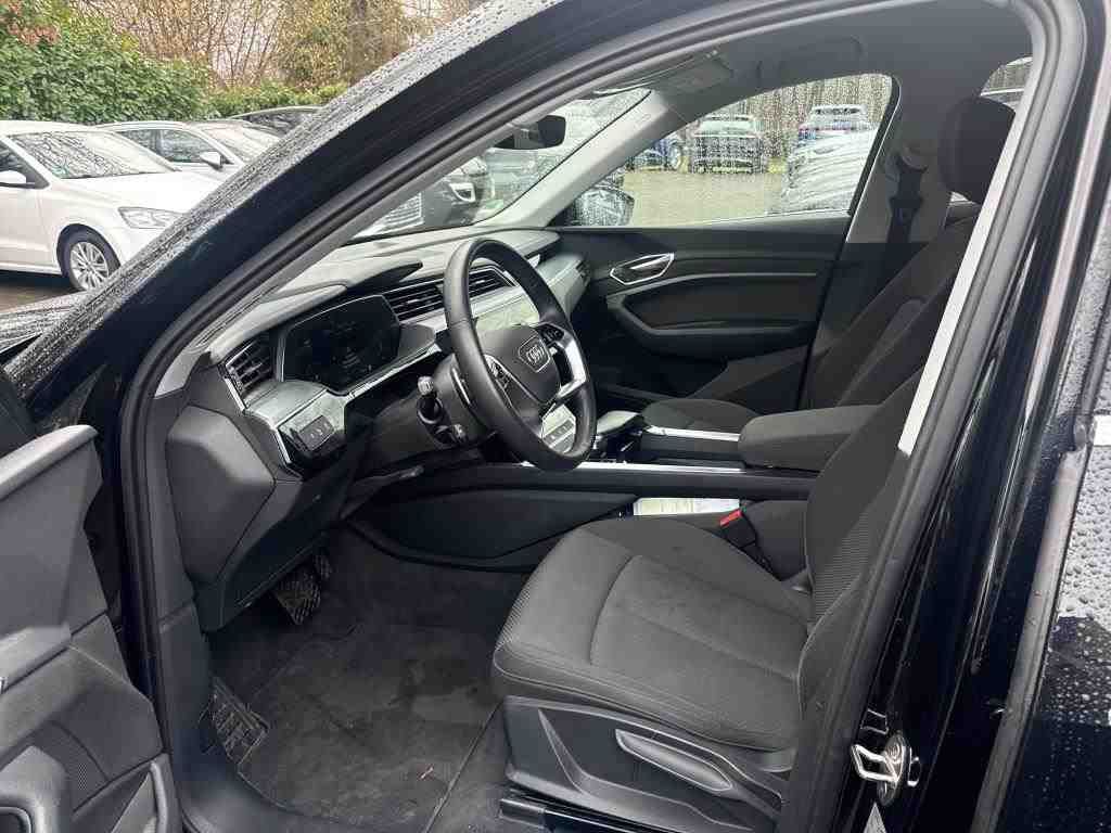 Fahrzeug autohaus mense Fahrzeugabbildung Audi e-tron 55 quattro Basis CarPlay|Luft|Standhzg|LM